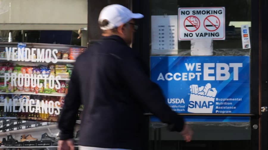 Trump Threatens to Withhold SNAP Payments Until ‘Radical Left Democrats’ Reopen Government